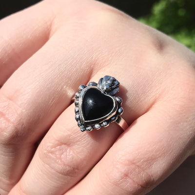 Anillo Corazón Estelar Ónix