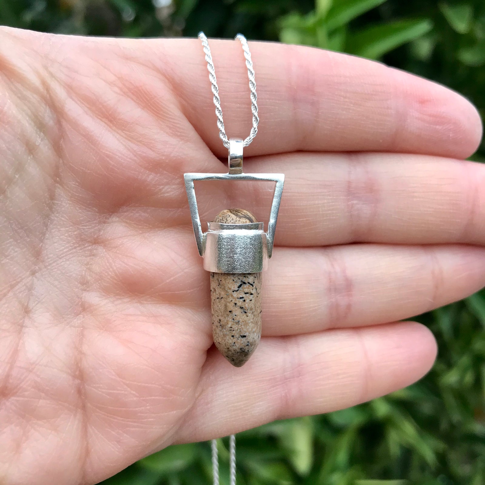 Colgante Geo Moon Jaspe Amarillo